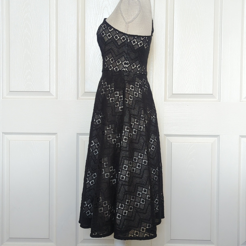 TY-LR Trosa One-Shoulder Black Lace Dress - Picture 4 of 7
